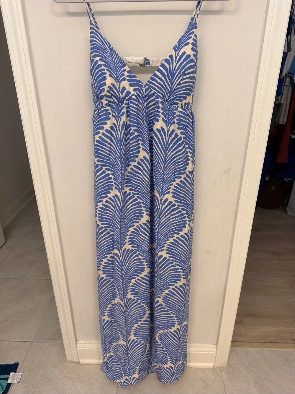 Abercrombie & Fitch Blue and White Printed Maxi Dress bra-free